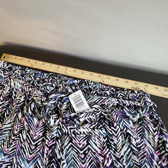 TORRID SHORTS PLUS SIZE 2X COMFORTABLE PULL ON PAPERBAG TIE WAIST SOFT CHEVRON - Picture 9 of 10